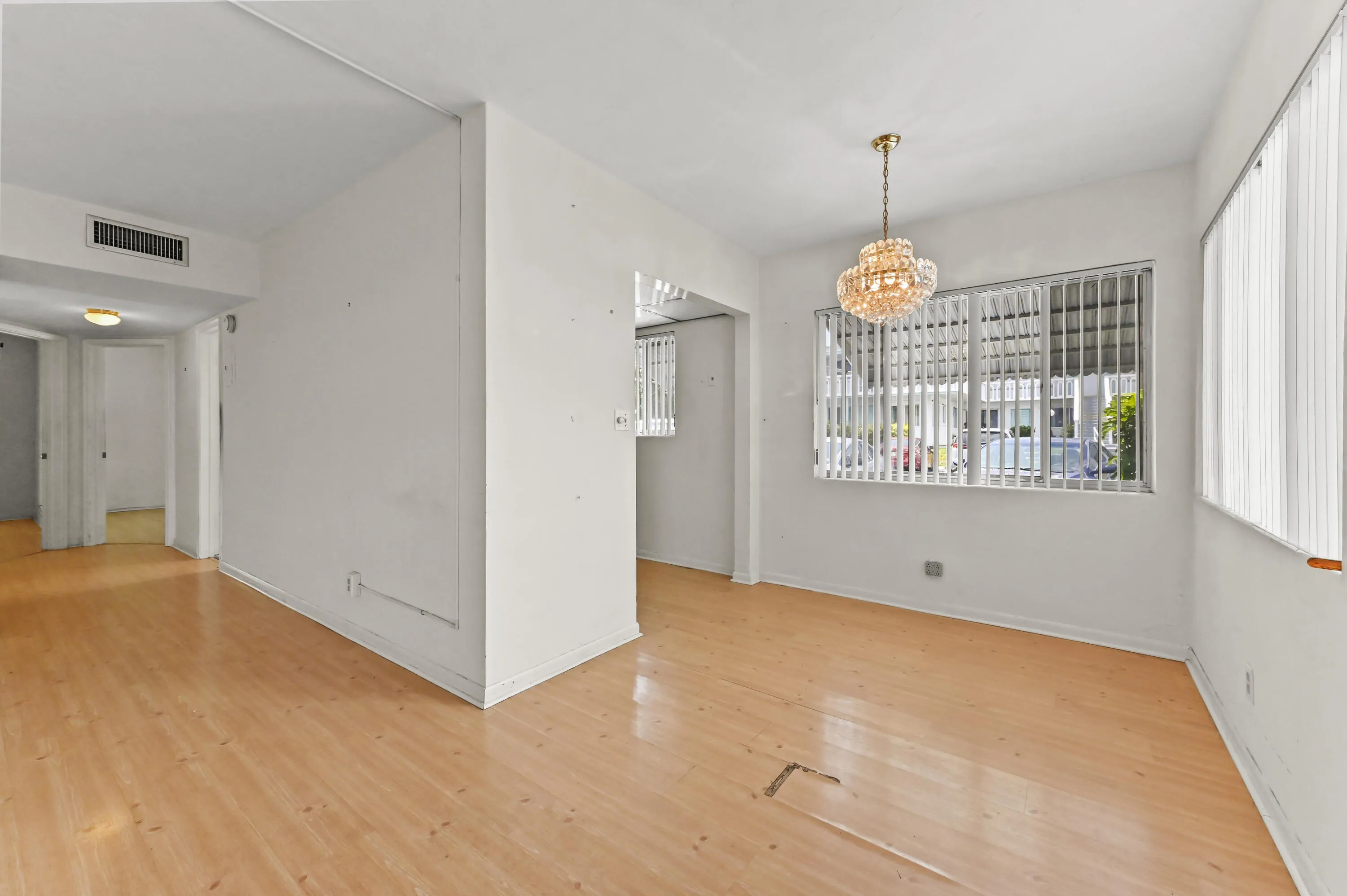08 Dining room 01
