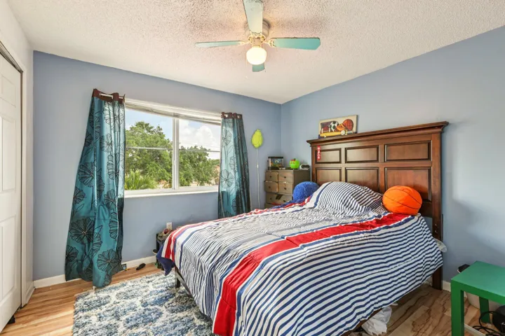 28-web-or-mls-E Royal Cove Cir-S0504-028