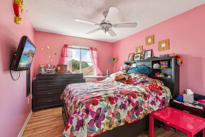 30-web-or-mls-E Royal Cove Cir-S0504-030