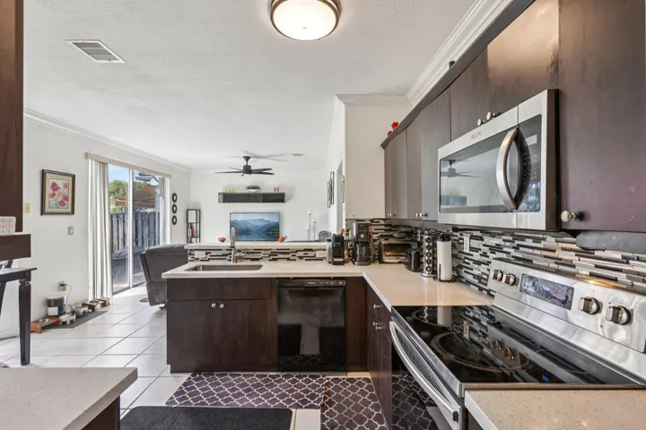 18-web-or-mls-E Royal Cove Cir-S0504-018