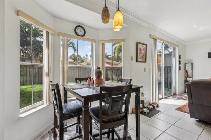 17-web-or-mls-E Royal Cove Cir-S0504-017