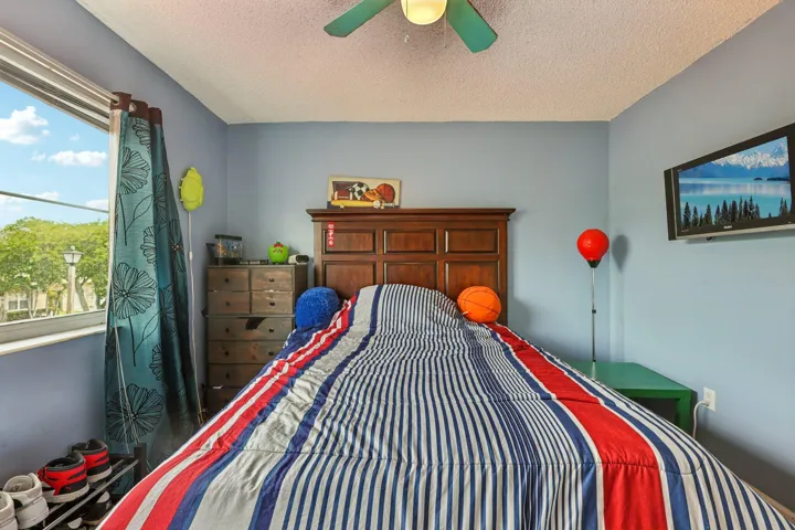 29-web-or-mls-E Royal Cove Cir-S0504-029