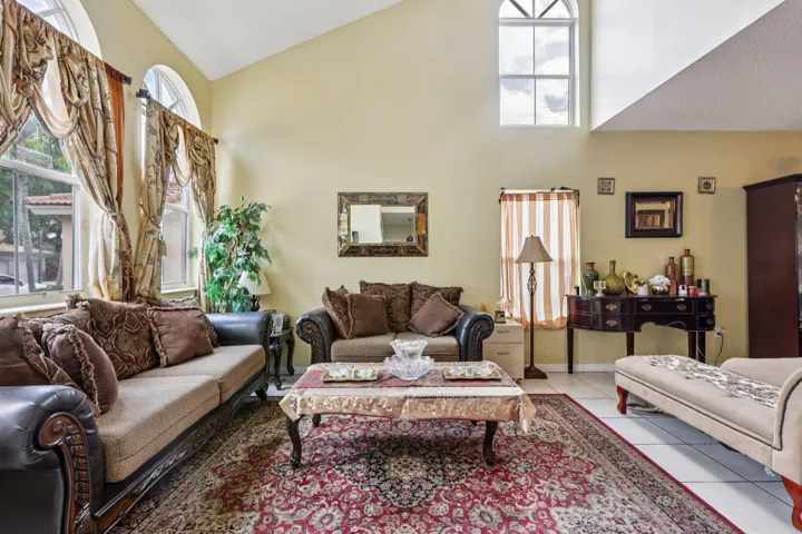 10-web-or-mls-E Royal Cove Cir-S0504-010
