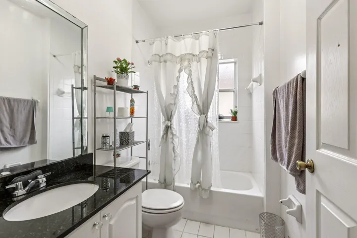 25-web-or-mls-E Royal Cove Cir-S0504-025