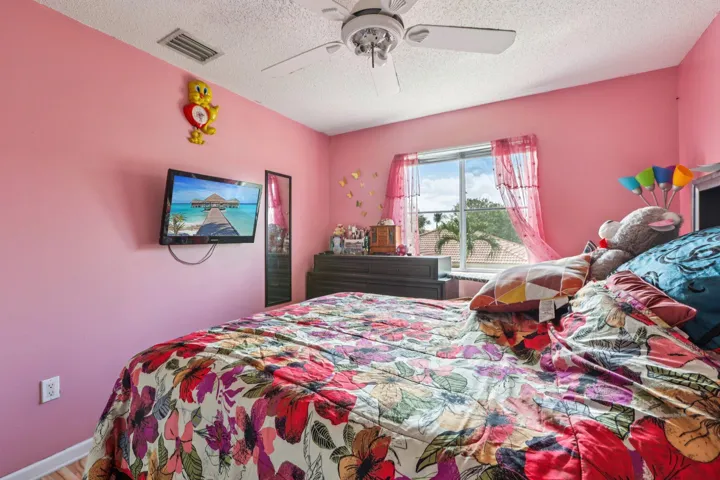 31-web-or-mls-E Royal Cove Cir-S0504-031