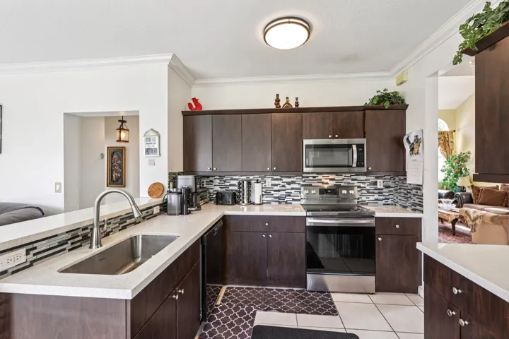 19-web-or-mls-E Royal Cove Cir-S0504-019