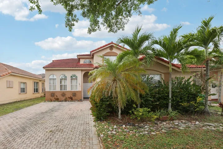 3-web-or-mls-E Royal Cove Cir-S0504-003