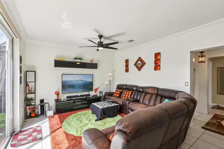 23-web-or-mls-E Royal Cove Cir-S0504-023