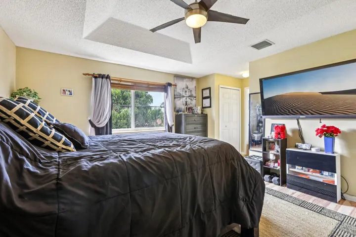 33-web-or-mls-E Royal Cove Cir-S0504-033