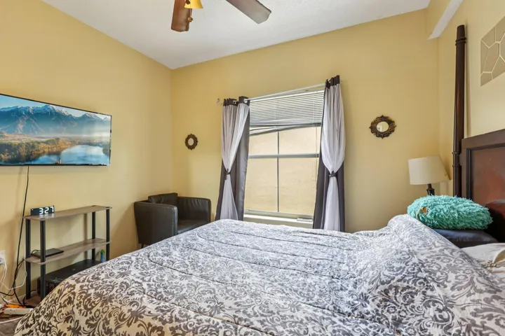 40-web-or-mls-E Royal Cove Cir-S0504-040