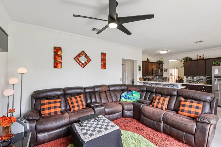 21-web-or-mls-E Royal Cove Cir-S0504-021