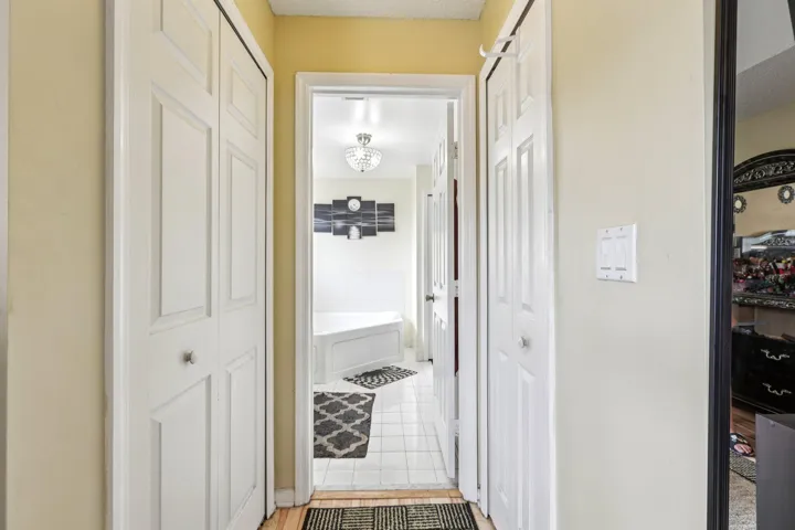 34-web-or-mls-E Royal Cove Cir-S0504-034
