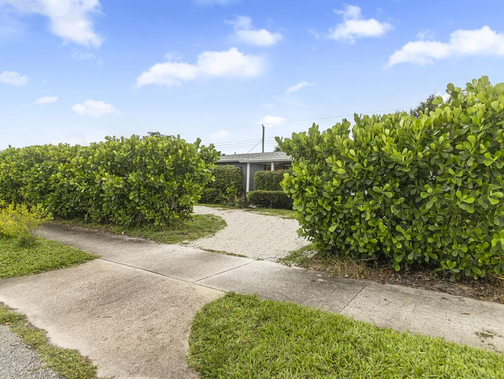 Circular driveway.