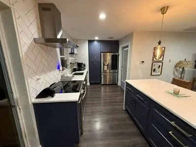 Quartz counter tops.
