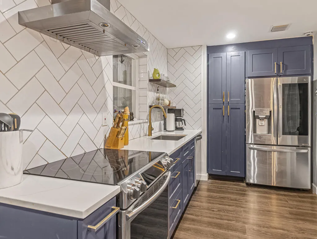 Subway tile herringbone pattern backsplash.
