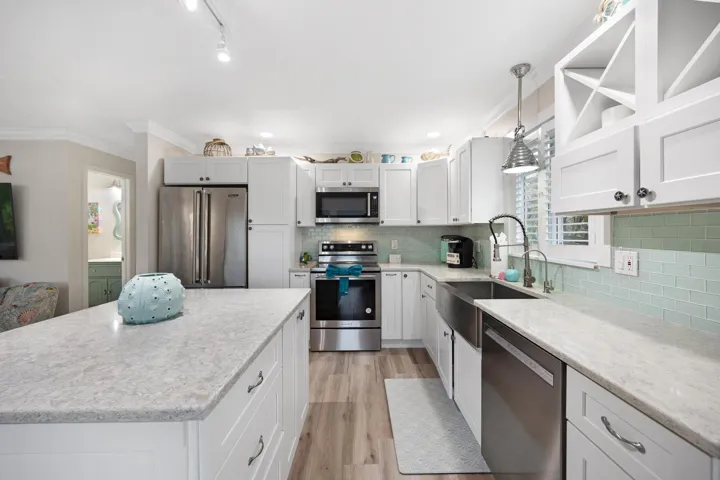 Quartz Countertops/SS Appliances