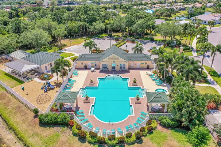 Clubhouse/Pool-1