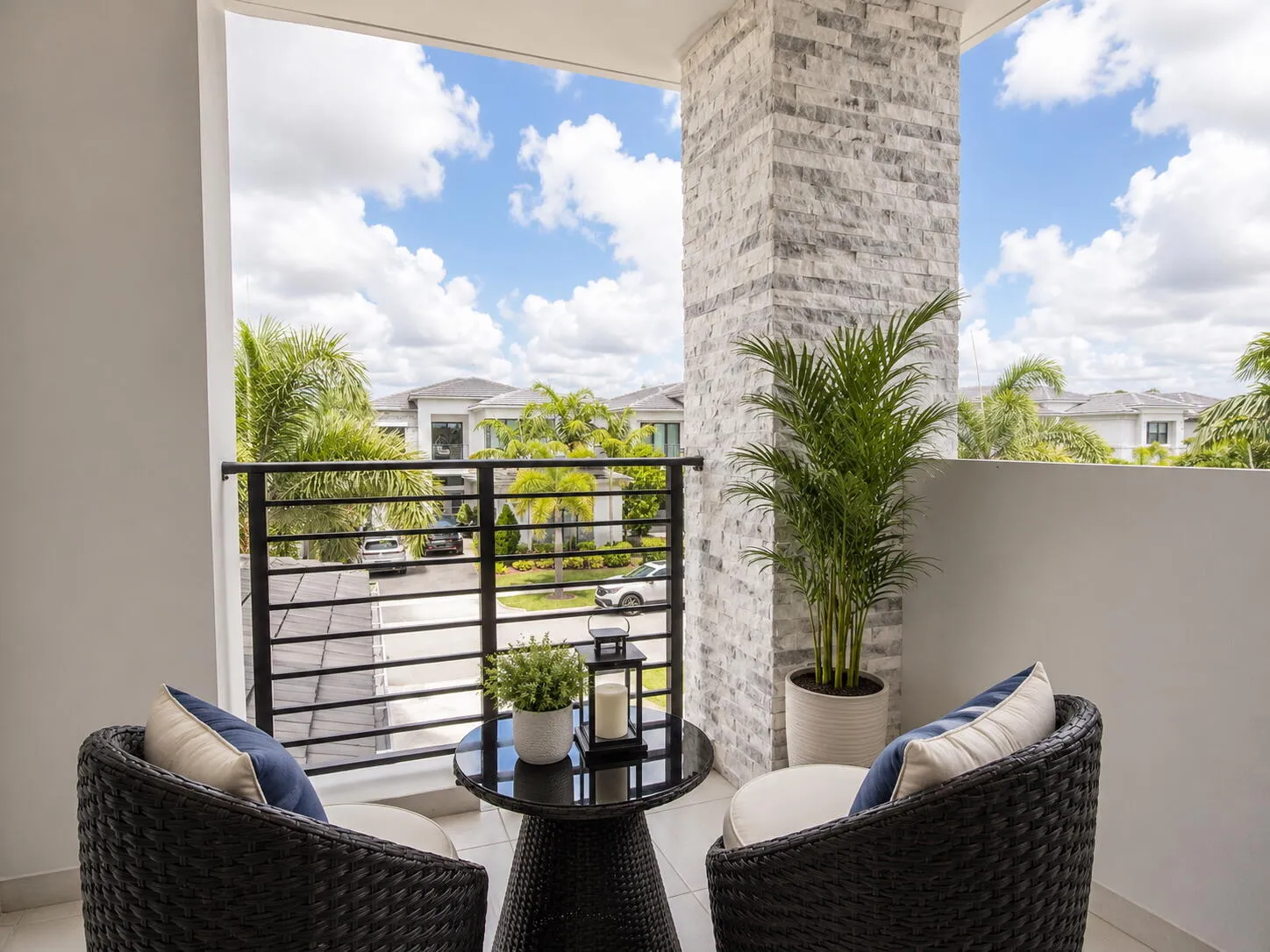 BALCONY 2