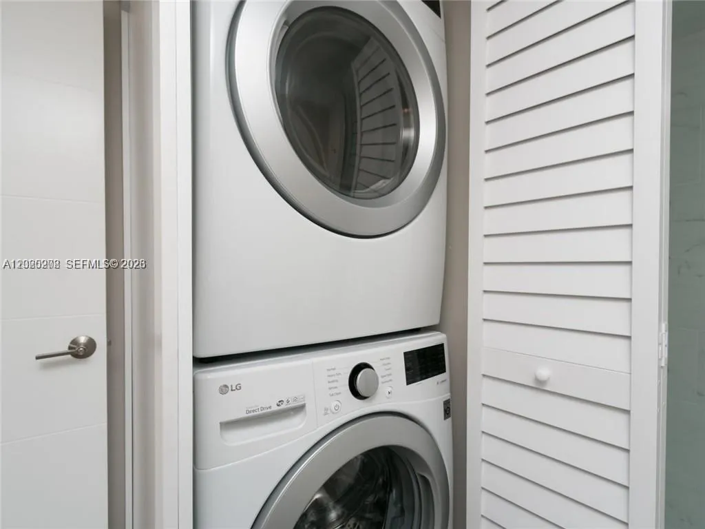FULL SIZE LAUNDRY