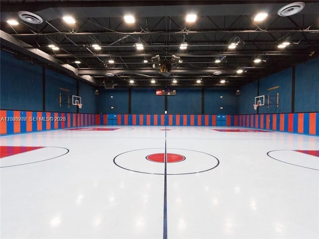 BASKETBALL POLY COURT