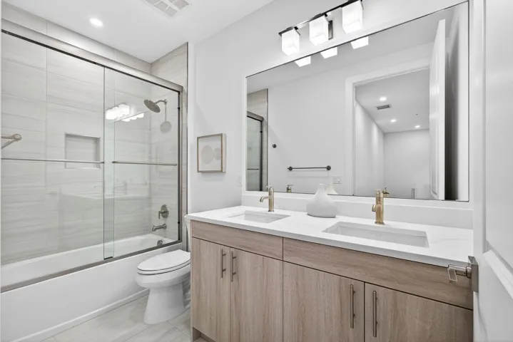 Dual Vanity Guest