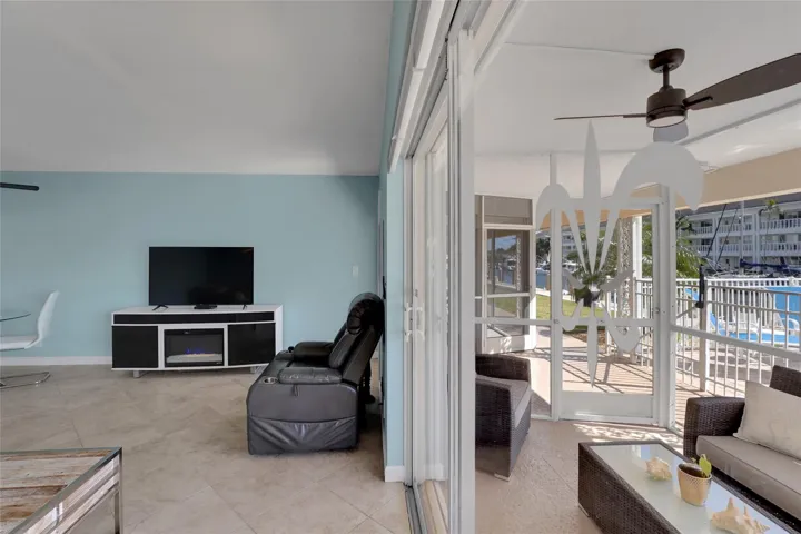 Living Room/Lanai
