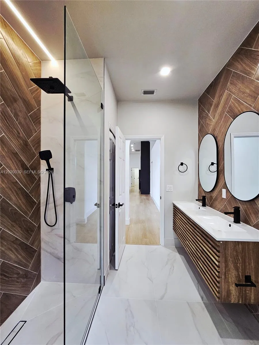 Property photo 95