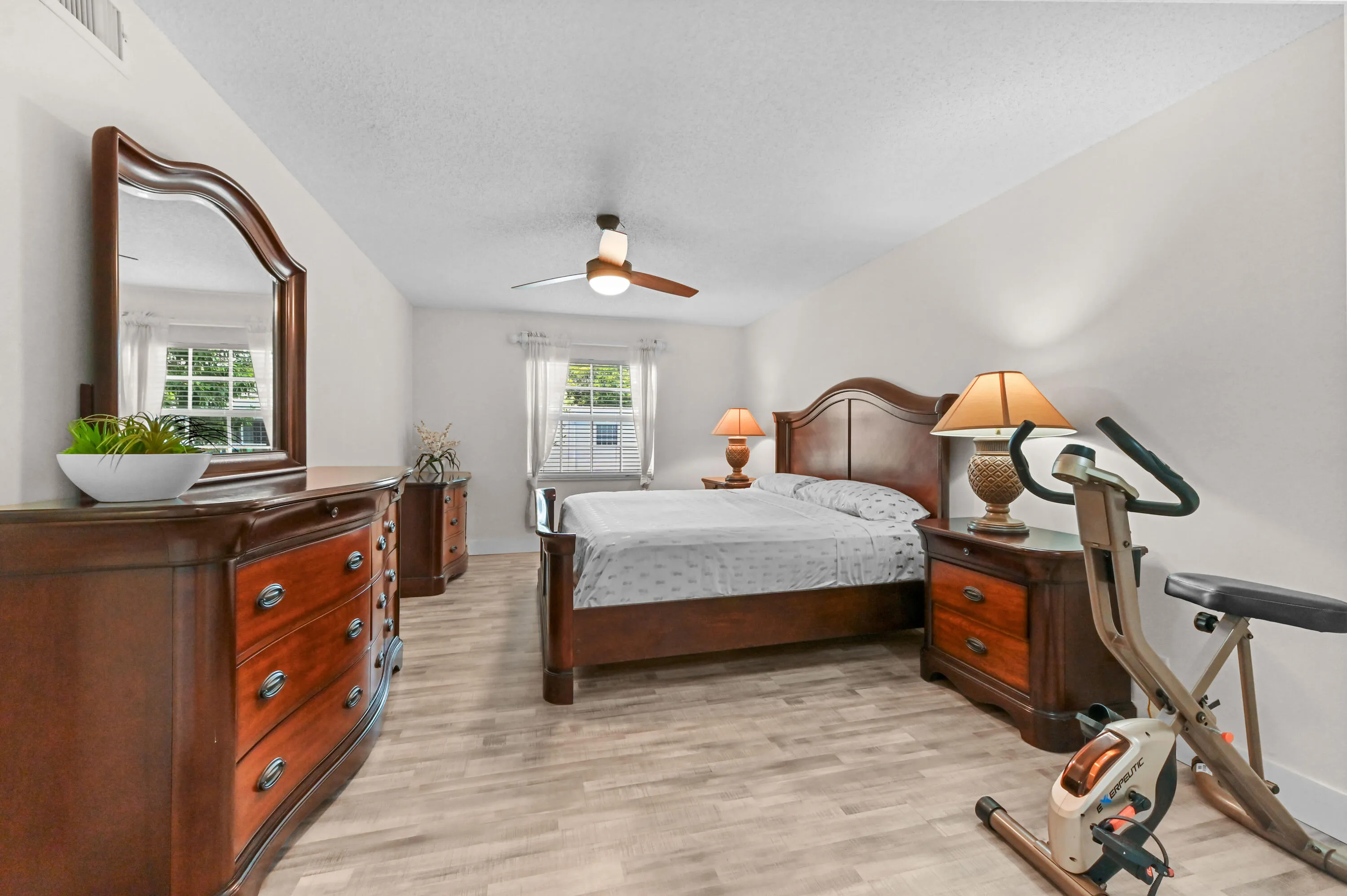 17 Bedroom 03
