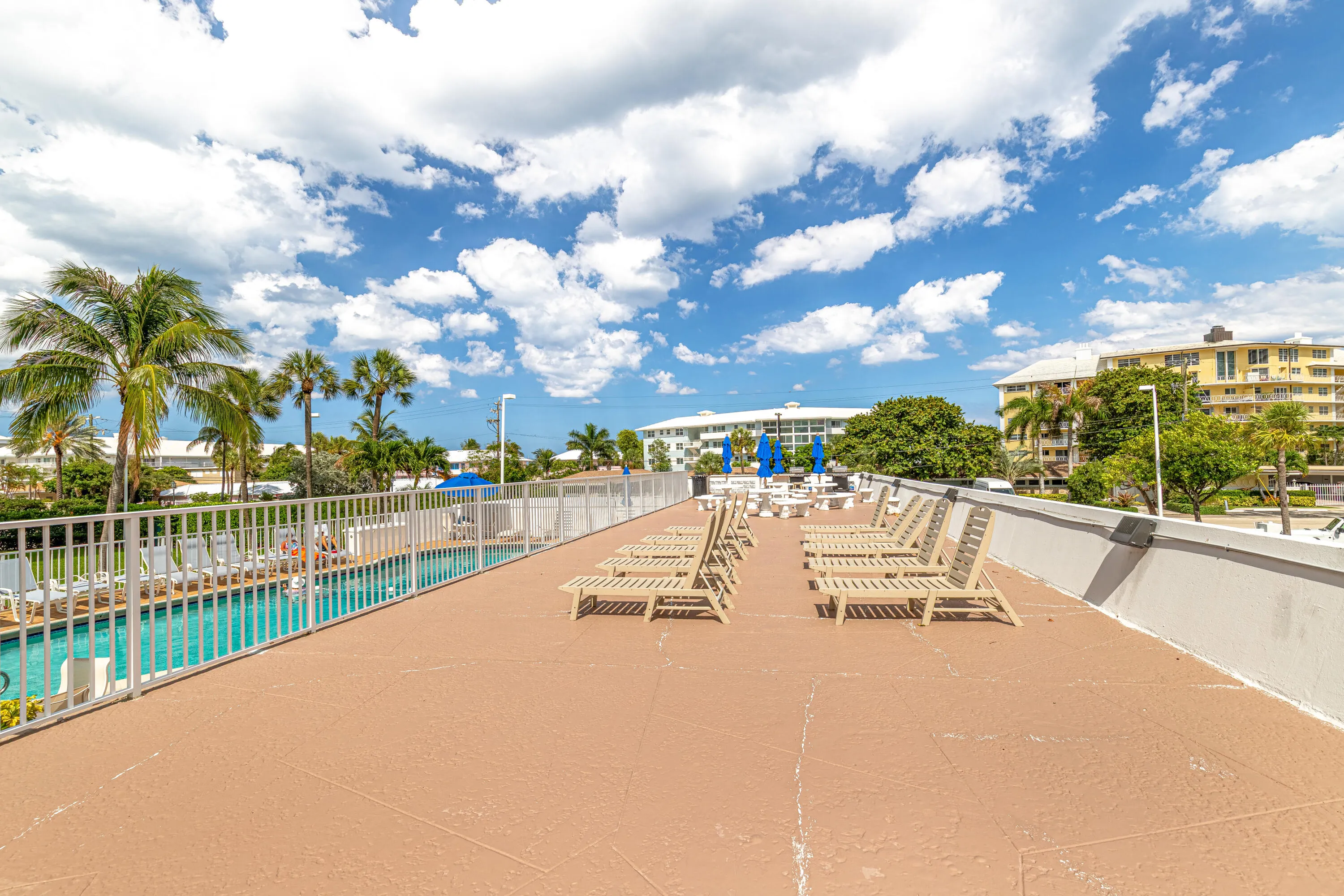 Pool-Lounge Area