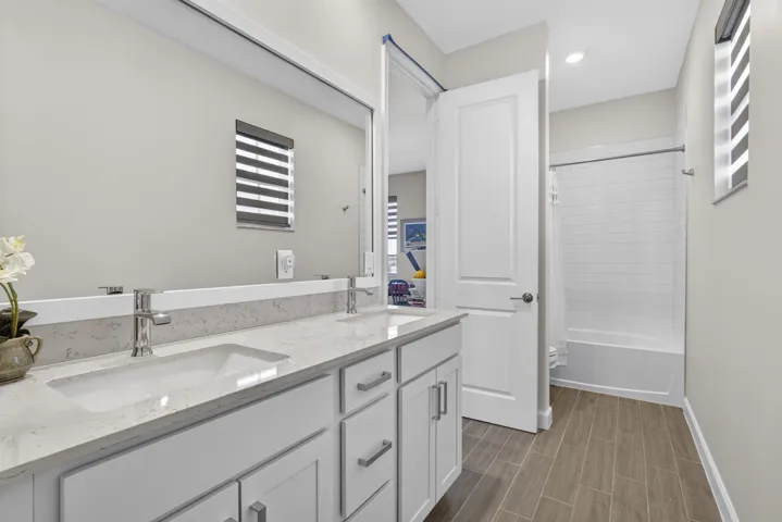 Jack & Jill Bath for Bedroom 3 and 4