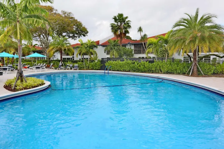 032-004-Community Pool-1500x1000