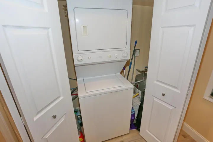 022-032-Laundry Closet-1500x1000