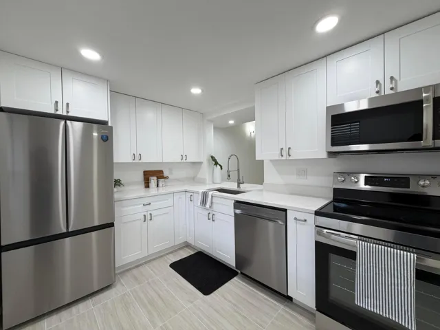 Remodeled 2/2 condo in an active 55+ community
