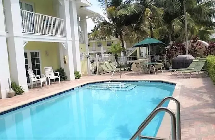 Lovely community pool