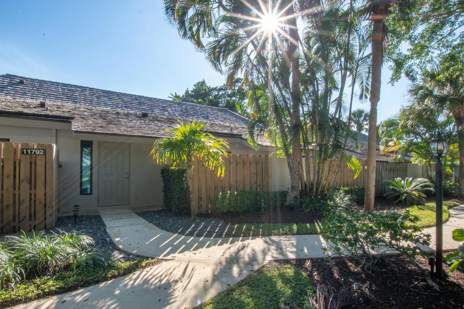 11792 Wimbledon Cir Wellington-large-024