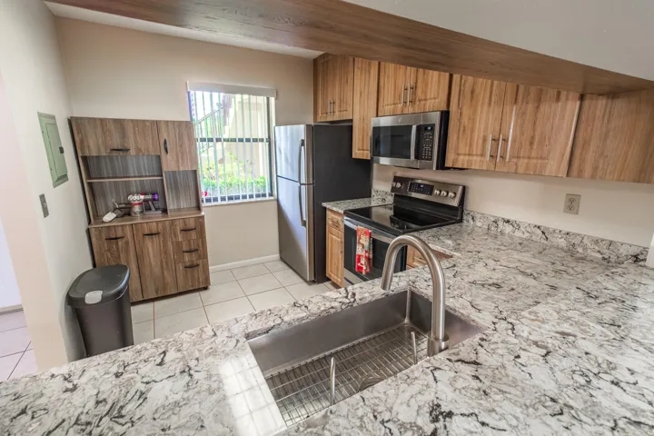 4688 Lucerne Lakes Blvd-18