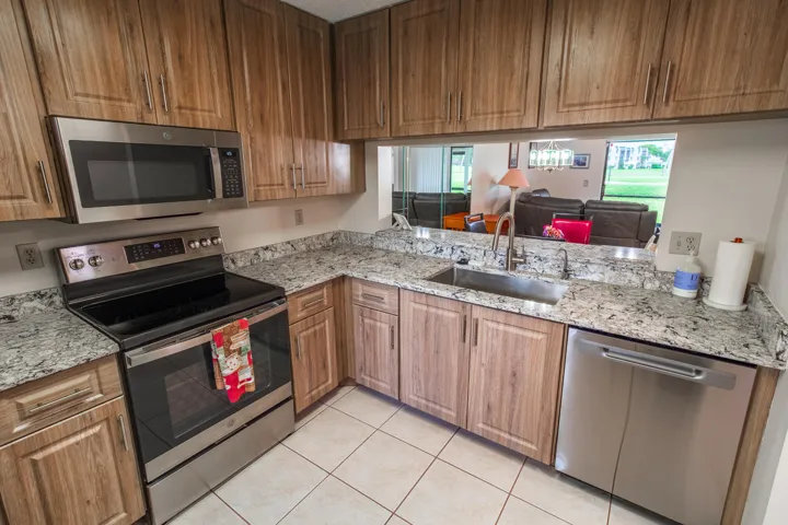 4688 Lucerne Lakes Blvd-13