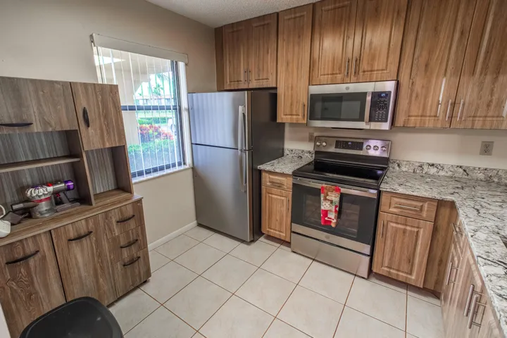 4688 Lucerne Lakes Blvd-12