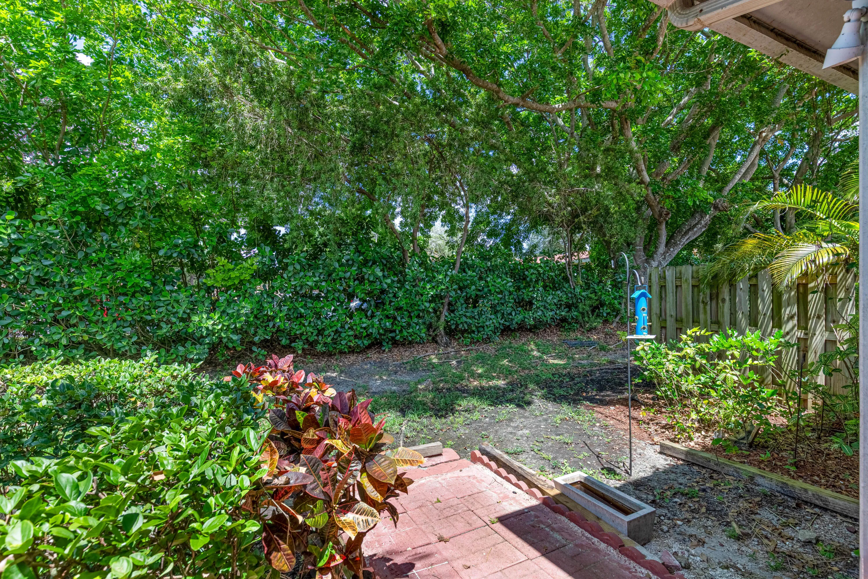 PRIVATE BACKYARD