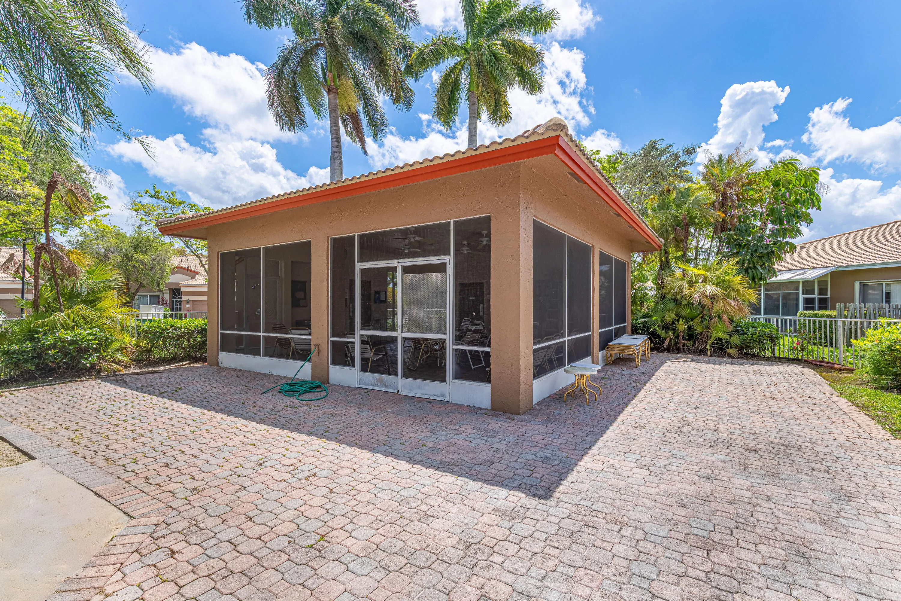 Pool-Gazebo