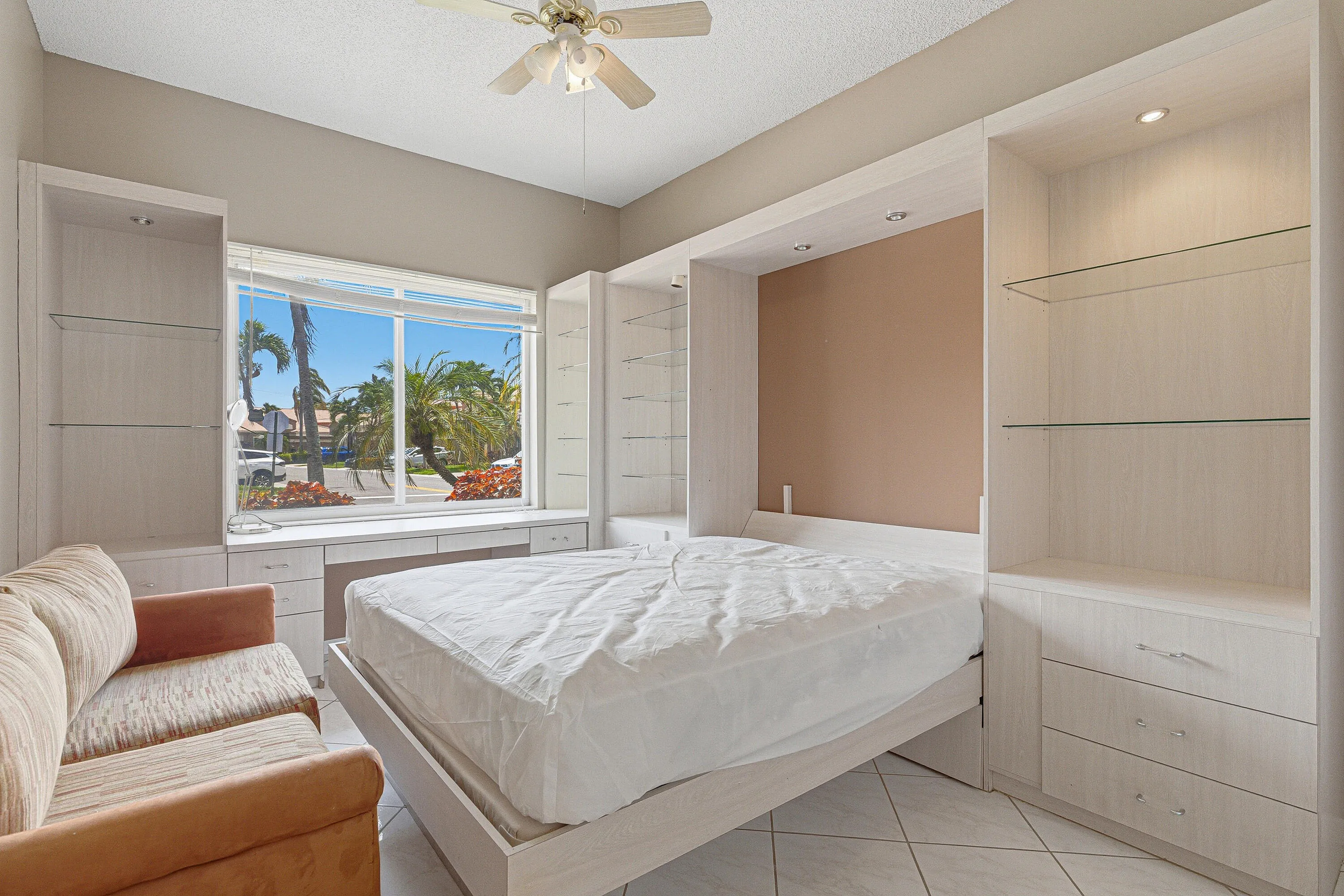 MURPHY BED