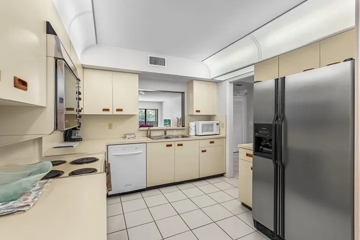 300-N-Hwy-A1A-Apt-203C-HigMedia-015-1280