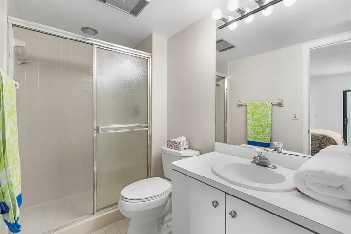 300-N-Hwy-A1A-Apt-203C-HigMedia-031-1280
