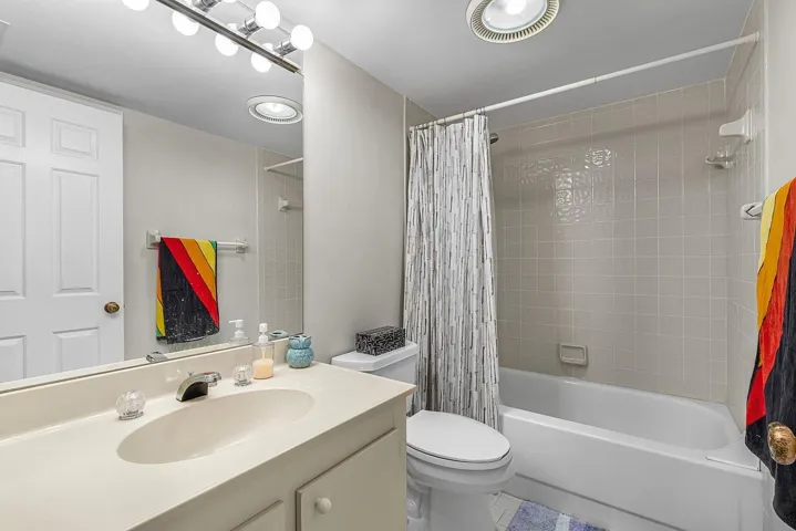 300-N-Hwy-A1A-Apt-203C-HigMedia-034-1280