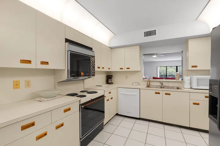 300-N-Hwy-A1A-Apt-203C-HigMedia-016-1280
