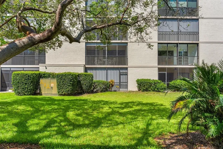 300-N-Hwy-A1A-Apt-203C-HigMedia-040-1280