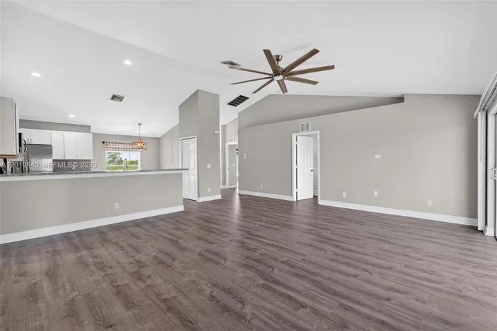 Vaulted Ceilings Open Layout