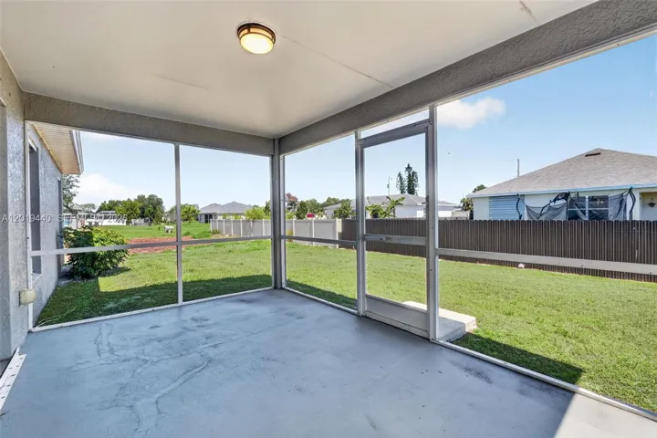 Spacious Enclosed Screened Patio