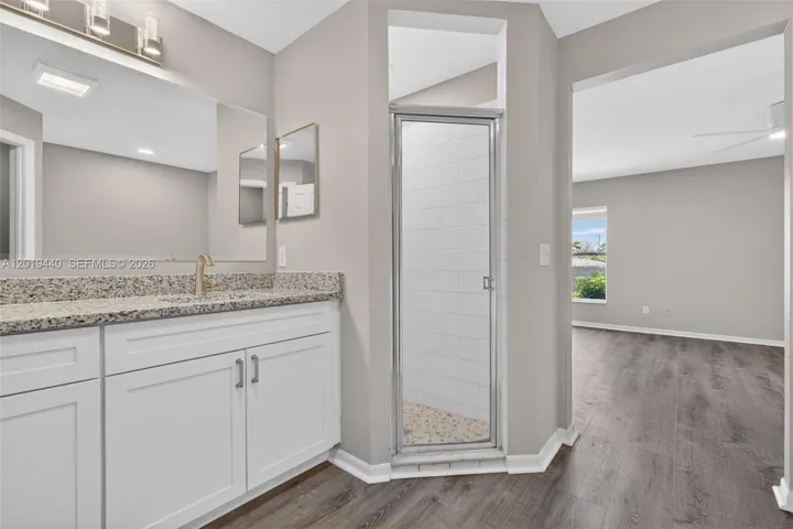 Primary BA w/Double Vanity & Separate Shower & Tub
