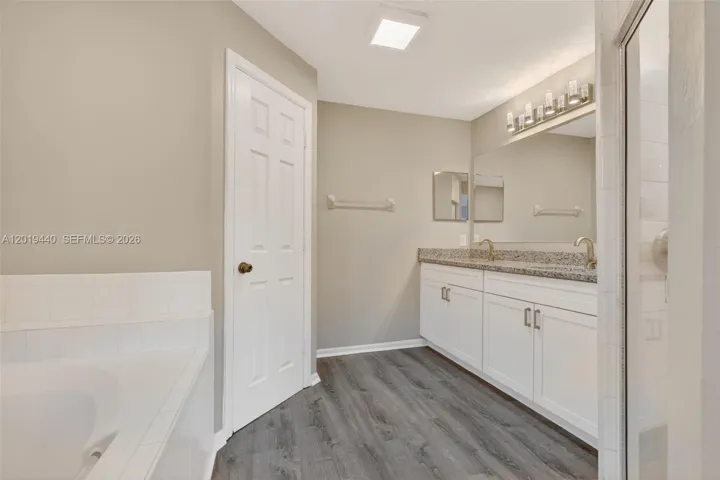 Primary BA w/Separate Tub & Shower